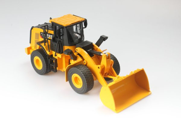 1:24 RC CAT 950M CARGADOR FRONTAL - Imagen 3